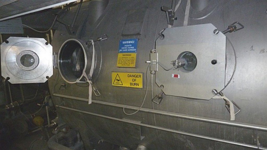 Loading port and pump housing on a high temperature fabric dyeing machine.