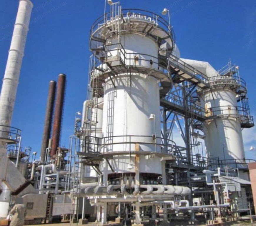 Skid-mounted hydrogen plant, columns and pipework against an open sky.